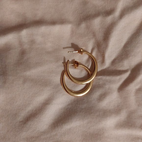 Mejuri Editor Hoops - Picture 1 of 1